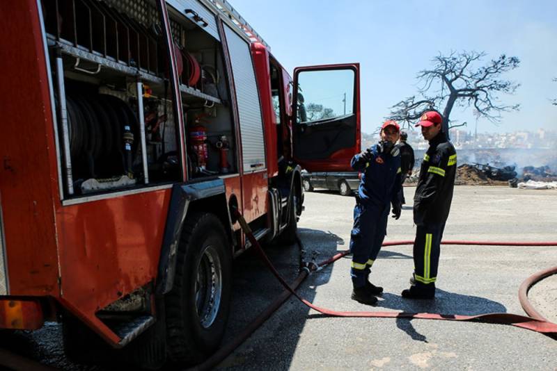 Θεσσαλονίκη: Πυρκαγιά σε τρία σταθμευμένα αυτοκίνητα