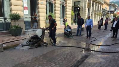 Ειδικό μηχάνημα "αφαίρεσης ρύπων" απέκτησε ο Δήμος Καλαμάτας