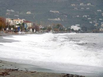 Θυελλώδεις άνεμοι αύριο σε Μεσσηνιακό Κόλπο και Ιόνιο