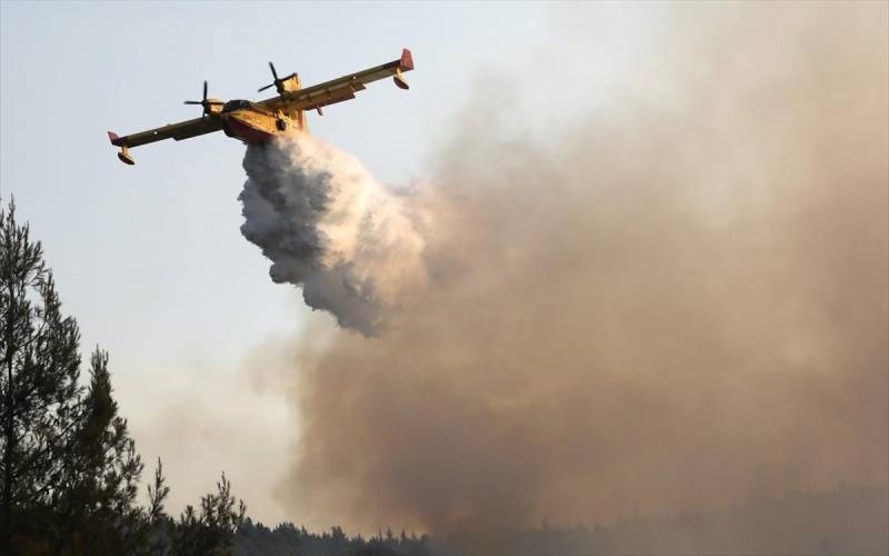 Περισσότερες από 300 ώρες πτήσης συμπλήρωσαν τα πυροσβεστικά αεροσκάφη της Πολεμικής Αεροπορίας το τελευταίο τετραήμερο