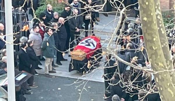 Ρώμη: Κηδεία με ναζιστικούς χαιρετισμούς και φέρετρο με σβάστικα!