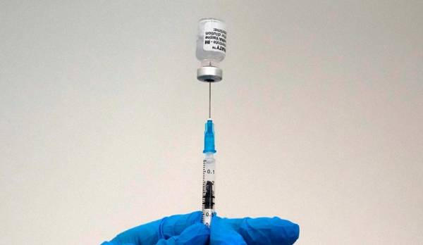 Μετάλλαξη Όμικρον: Αποτελεσματικό το εμβόλιο της Pfizer αν χορηγηθεί τρίτη δόση