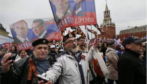 Δεκάδες χιλιάδες Μοσχοβίτες στην Κόκκινη Πλατεία για την Πρωτομαγιά