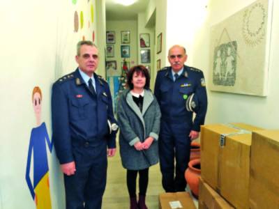 Διεύθυνση Αστυνομίας Μεσσηνίας: Παρέδωσαν τρόφιμα και φάρμακα στα Παιδικά Χωριά SOS