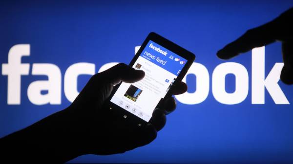 Το Facebook αρνείται ότι «στοχοποιεί» ευάλωτους χρήστες για διαφημιστικούς σκοπούς