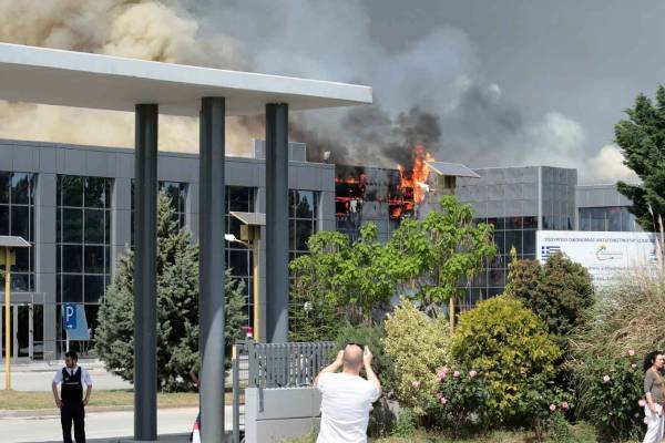 Φωτιά σε εργοστάσιο μπαταριών στην Ξάνθη: Προληπτικά μέτρα προστασίας σε ακτίνα 15 χιλιομέτρων