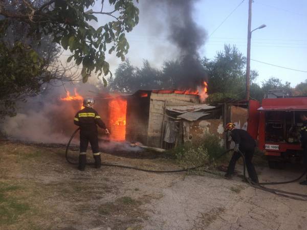Καλαμάτα: Φωτιά σε στάβλο στο Πέταλο (Βίντεο)
