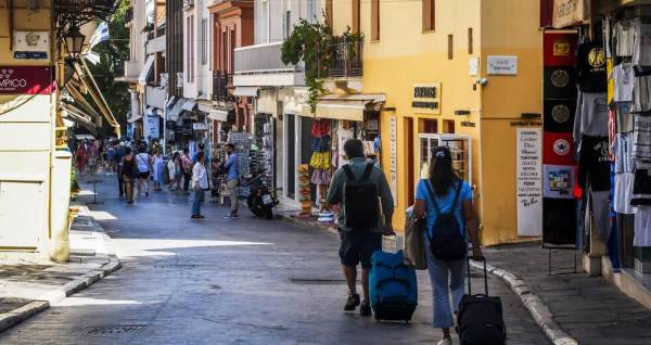 Τράπεζα της Ελλάδος: Αυξημένη κατά 52,5% η τουριστική κίνηση το τετράμηνο Ιανουαρίου-Απριλίου