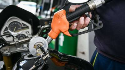 Fuel Pass 2: Tέλος Ιουλίου ανοίγει η πλατφόρμα - Ποιοι και πότε θα λάβουν επιδότηση έως 100 ευρώ
