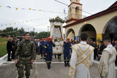 Η γιορτή της Ζωοδόχου Πηγής τιμήθηκε στο Πεταλίδι (φωτογραφίες)