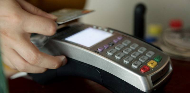 Εξαρθρώθηκε συμμορία που πήγαινε για ψώνια με κλεμμένες χρεωστικές κάρτες (βίντεο)