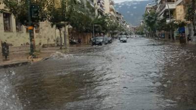 Πλημμύρισαν δρόμοι της Καλαμάτας