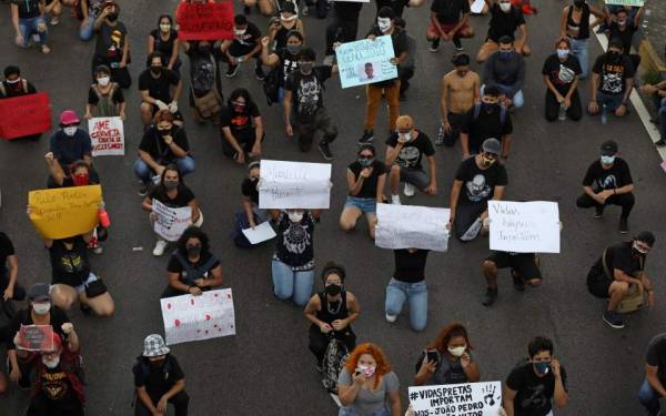 Βραζιλία: Μαζεύουν υπογραφές κατά του Μπολσονάρου