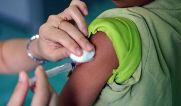 Η Κύπρος ξεκινά να εμβολιάζει τα παιδιά 16 και 17 ετών με εμβόλια mRNA