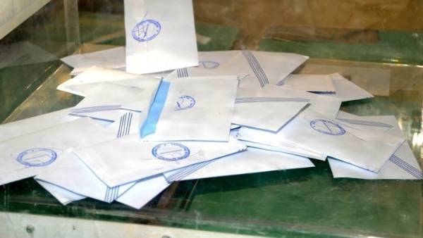 Μαζικό αίτημα Ελλήνων του εξωτερικού για άρση των περιορισμών στην άσκηση του εκλογικού τους δικαιώματος