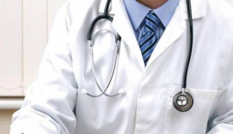 Χειροπέδες σε γιατρό για χορήγηση ψευδών ιατρικών βεβαιώσεων σε αλλοδαπούς έναντι αμοιβής