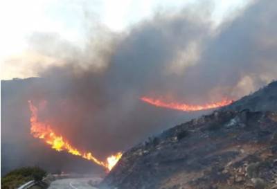 Μεγάλη φωτιά στην Άνδρο - Σε γενική επιφυλακή το νησί