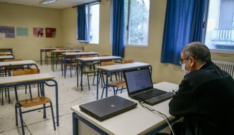 Τηλεκπαίδευση στον αέρα: Το Υπουργείο Παιδείας εξακολουθεί να κρύβεται