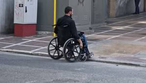 Νοιάζουν κανέναν οι δυσκολίες ενός ατόμου με αναπηρία; (βίντεο)