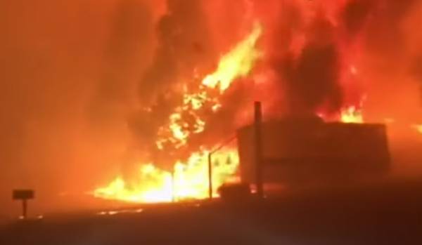 Πυρκαγιές στην Καλιφόρνια: 2.000 άνθρωποι κλήθηκαν να απομακρυνθούν «αμέσως» από τα σπίτια τους