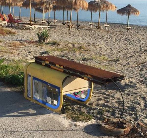 Παραλίγο ατύχημα με… καρτοτηλέφωνο στην Παραλία Καλαμάτας