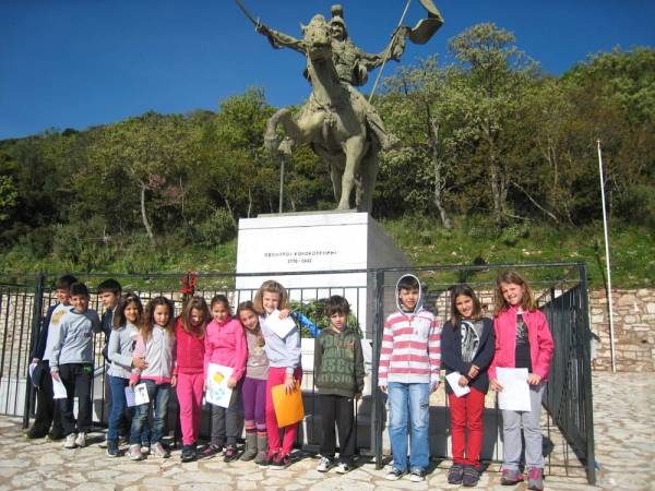 Μαθητές από την Κυπαρισσία τίμησαν τον Κολοκοτρώνη
