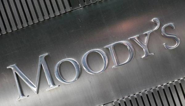 Moody’s: «Φρένο» στην ελληνική οικονομία βάζει ο πόλεμος στην Ουκρανία
