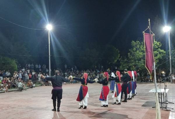 Αντάμωμα παραδοσιακών χορών στην Καλαμάτα