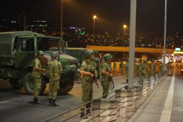 Τουρκία: Επιβλήθηκε στρατιωτικός νόμος