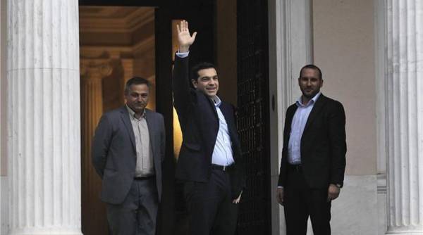 &quot;Αυγή&quot; για παράδοση-παραλαβή στο Μαξίμου: Μικροπρεπής ο Σαμαράς ως το τέλος