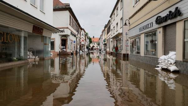 Σφοδρές βροχοπτώσεις πλήττουν τη νότια Γερμανία - Κίνδυνος πλημμύρας, προειδοποιούν οι αρχές
