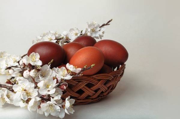 Γιατί βάφουμε κόκκινα αυγά τη Μεγάλη Πέμπτη