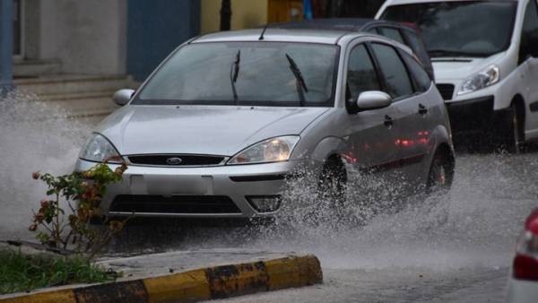 Κυκλοφοριακά προβλήματα στους δρόμους της Αττικής λόγω της έντονη βροχόπτωσης