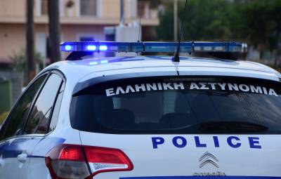 Πάτρα: Αστυνομικοί έσπασαν την πόρτα για να σώσουν γυναίκα που τη χτυπούσε ο σύζυγός της