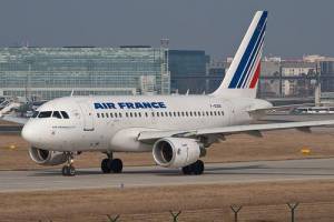 Η απεργία των πιλότων της Air France καθηλώνει στο έδαφος τα μισά αεροσκάφη του στόλο
