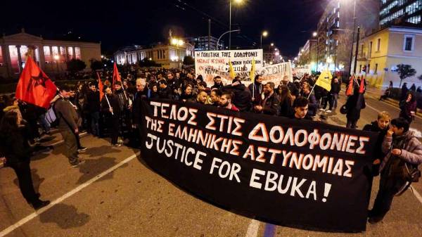Πορεία διαμαρτυρίας στο κέντρο της Αθήνας για τον θάνατο του Νιγηριανού μετανάστη