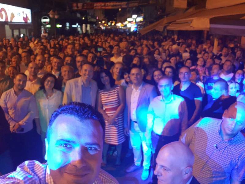 Η φιέστα του Ζάεφ για το ΝΑΤΟ: Η «Μακεδονία» έχει λόγο να γιορτάζει (φωτο)
