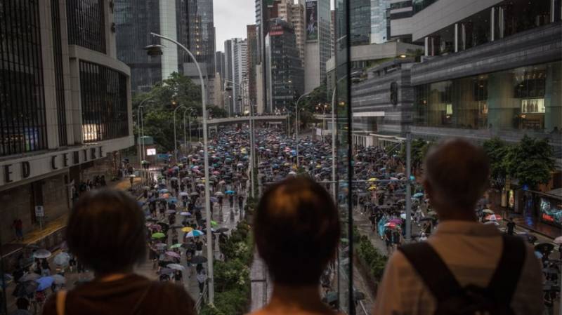 Twitter και Facebook διέγραψαν λογαριασμούς που δυσφήμιζαν τους διαδηλωτές στο Χονγκ Κονγκ