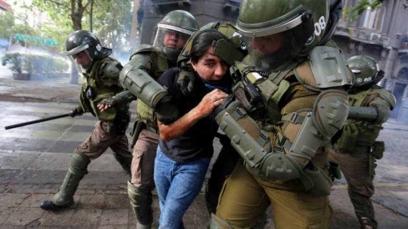 Χιλή: Η αστυνομία αναστέλλει τη χρήση σφαιρών με καουτσούκ