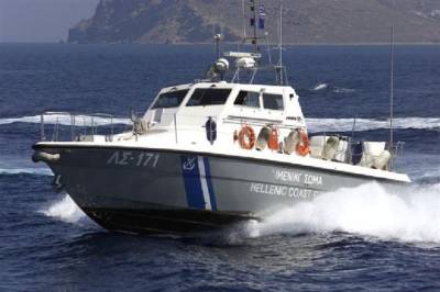 Μεσσηνία: Διάσωση δύο ατόμων με κωπηλατική βάρκα στα Περούλια