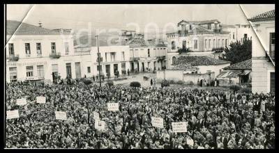 Μια παλιά προεκλογική συγκέντρωση