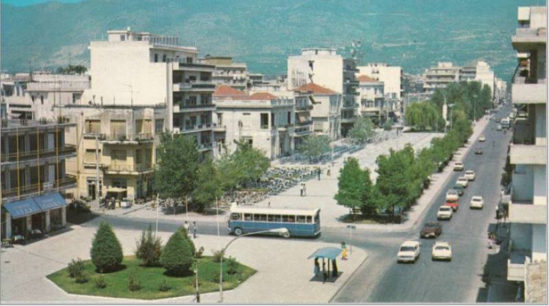 Η πλατεία στις αρχές της δεκαετίας 1980