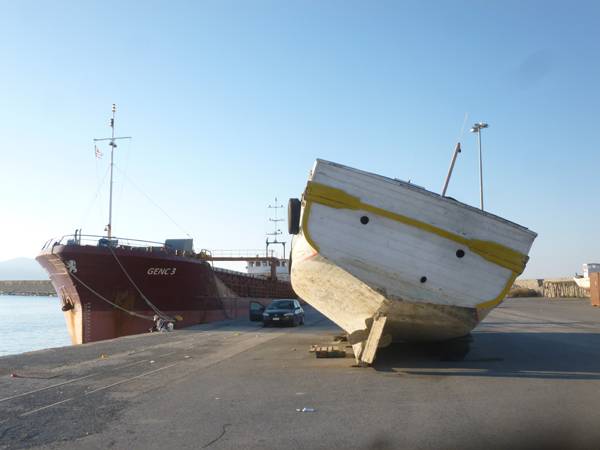 Ανενεργές προβλήτες στο λιμάνι της Καλαμάτας 