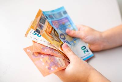 Επίδομα 150 ευρώ ανά παιδί: Μέχρι πότε καταβάλλεται (Βίντεο)