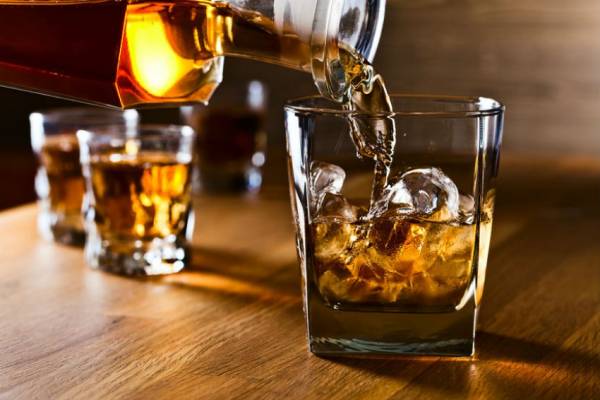 Μικρότερο κίνδυνο εμφάνισης καρκίνου έχουν όσοι πίνουν λίγο αλκοόλ