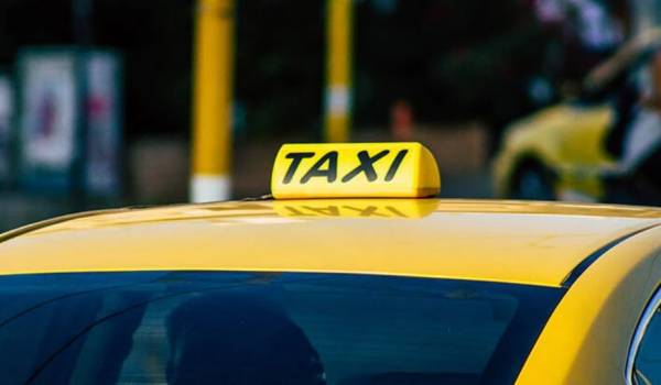 Συλλήψεις οδηγών ταξί στην Αττική για «πειραγμένα» ταξίμετρα