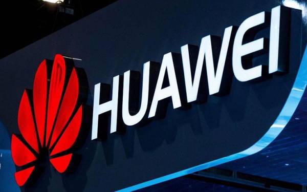 Το Πεντάγωνο σταματά την πώληση κινητών τηλεφώνων Huawei και ZTE