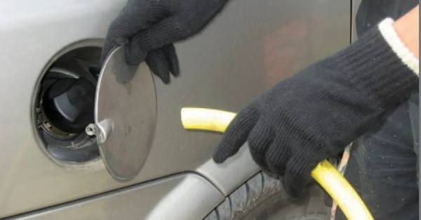 Μπαράζ κλοπών στο Δήμο Τριφυλίας: Πήραν τα καύσιμα από ρεζερβουάρ οχημάτων!