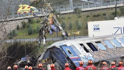 57 επιβεβαιωμένοι νεκροί από το σιδηροδρομικό δυστύχημα στα Τέμπη