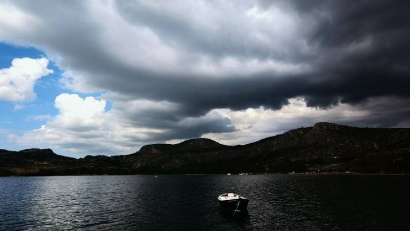 Καιρός: Αυξημένες νεφώσεις με τοπικές βροχές και πιθανώς τις πρώτες πρωινές ώρες μεμονωμένες καταιγίδες και από το απόγευμα βαθμιαία αίθριος.